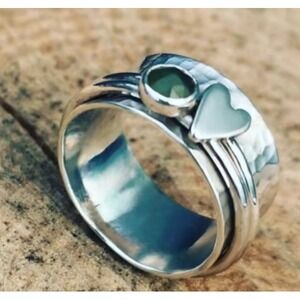 Emerald Heart Spinner Ring | Silver Plated